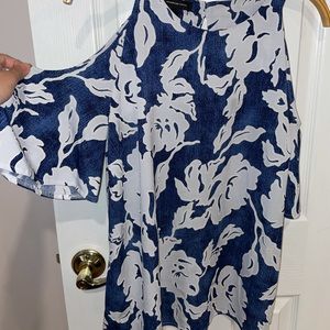 Blue&white cold shoulders top